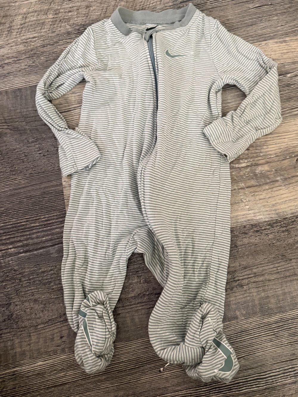 Nike Baby Footed Sleeper Sage Stripe Zip Pajamas 6 Months Bamboo Viscoe comfy